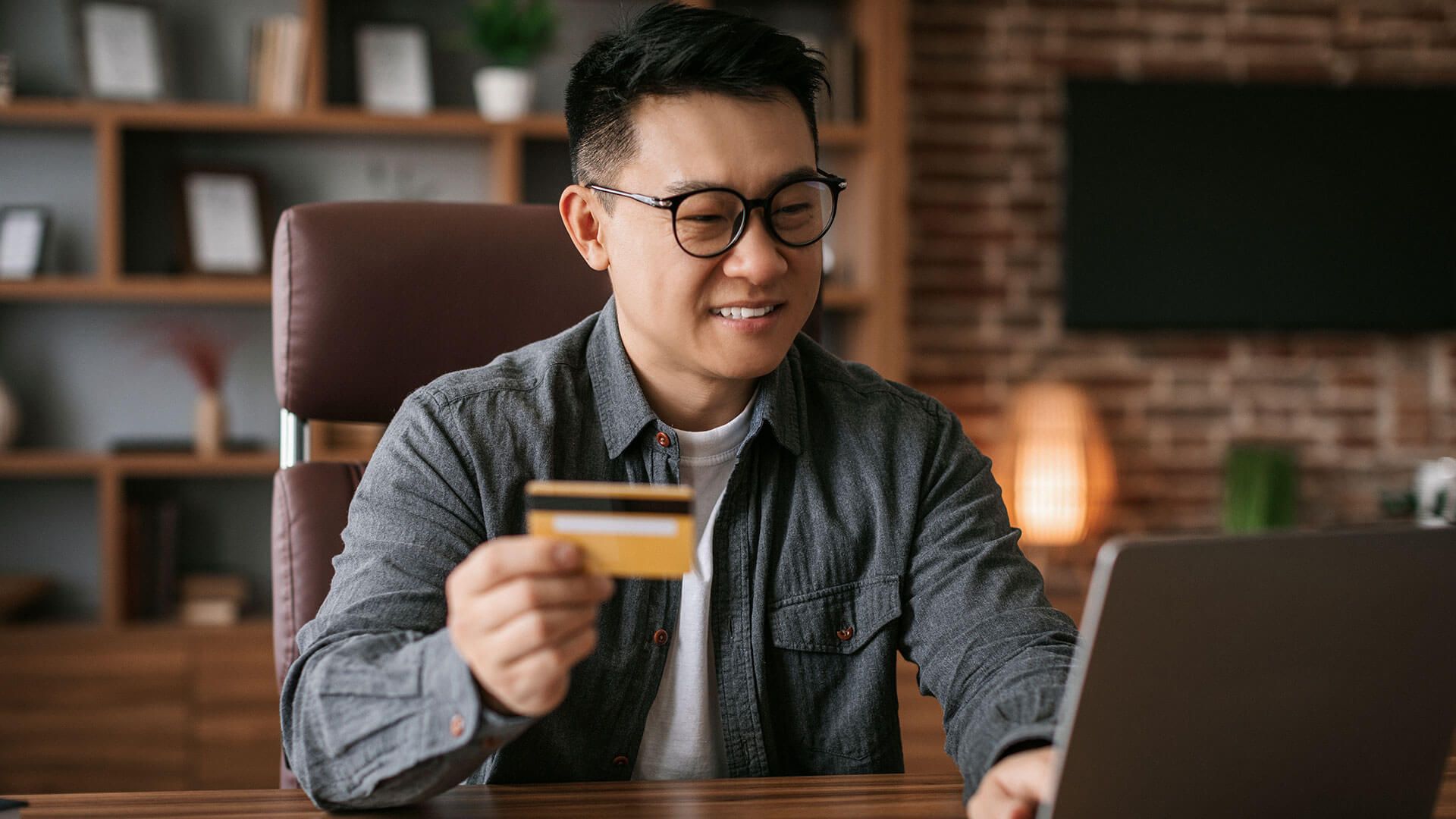 How Smart Business Owners Use Credit Cards in Malaysia to Save Money & Maximise Cashback