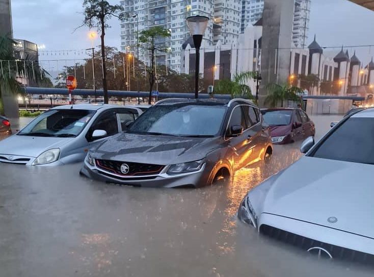 pos-malaysia-switch-motor-insurance-flooded.jpeg